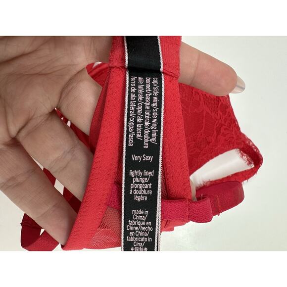 Victorias Secret Womens Bra 32D Very Sexy Lightly Lined Plunge Red Lacy Strappy - Picture 7 of 15
